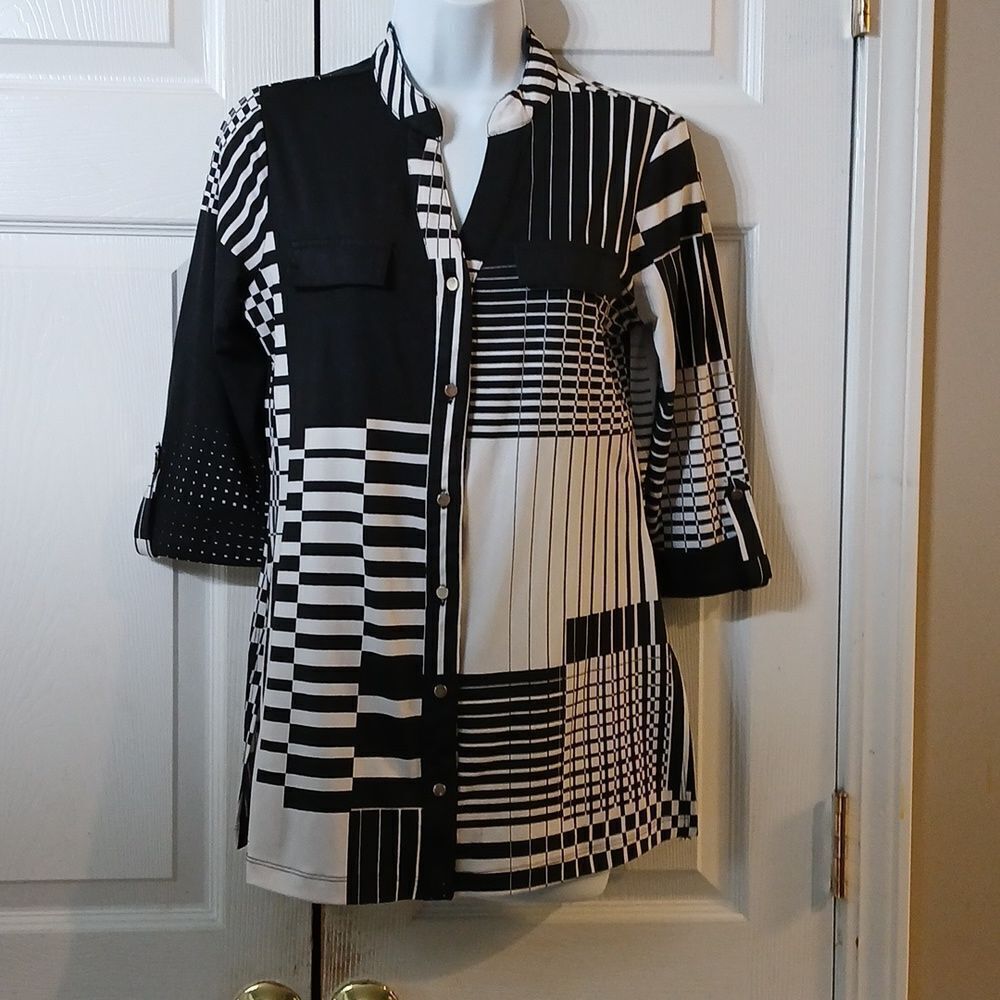 New Directions black white print button down business casual blouse  Sz SP